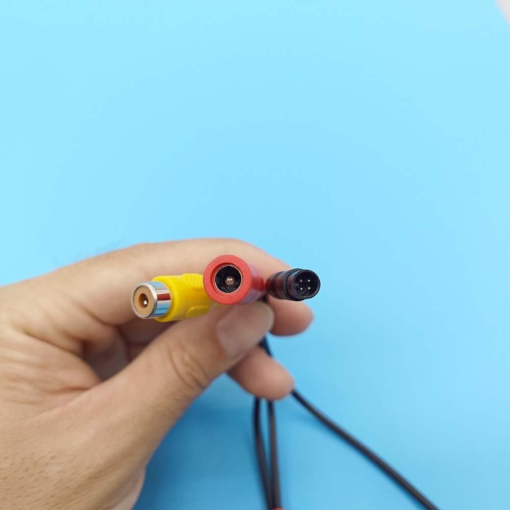 車載カメラ接続ケーブル 4ピンオス-RCAビデオ電源メス ス - Pi Camera Cable のレビューと価格